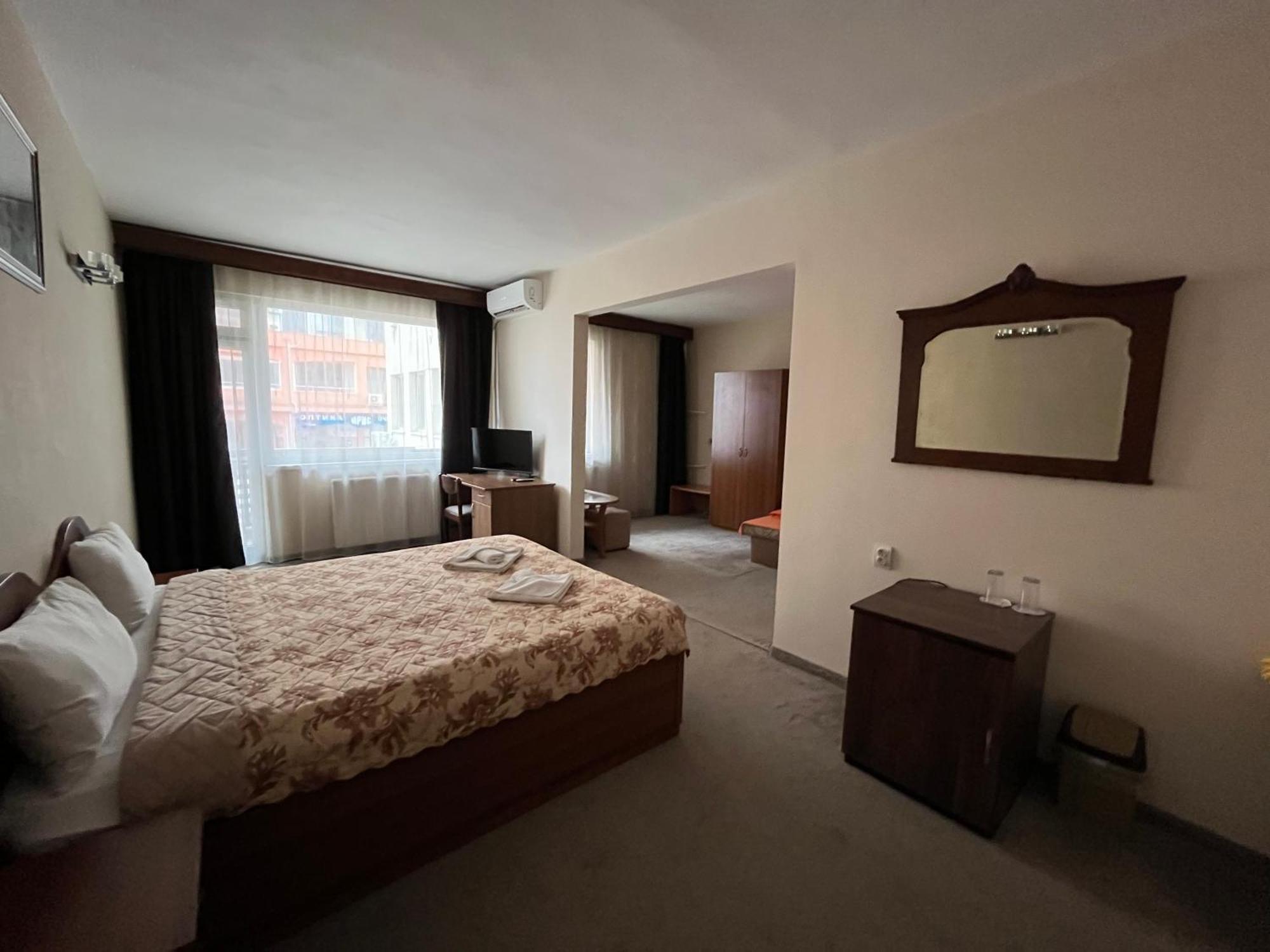 Park Hotel Ivailo Weliko Tarnowo Zimmer foto