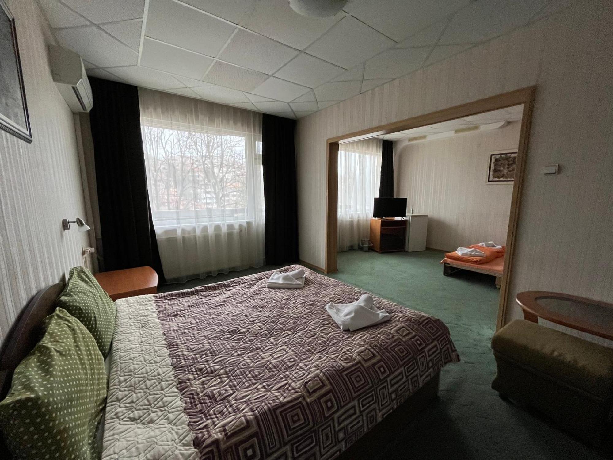 Park Hotel Ivailo Weliko Tarnowo Zimmer foto