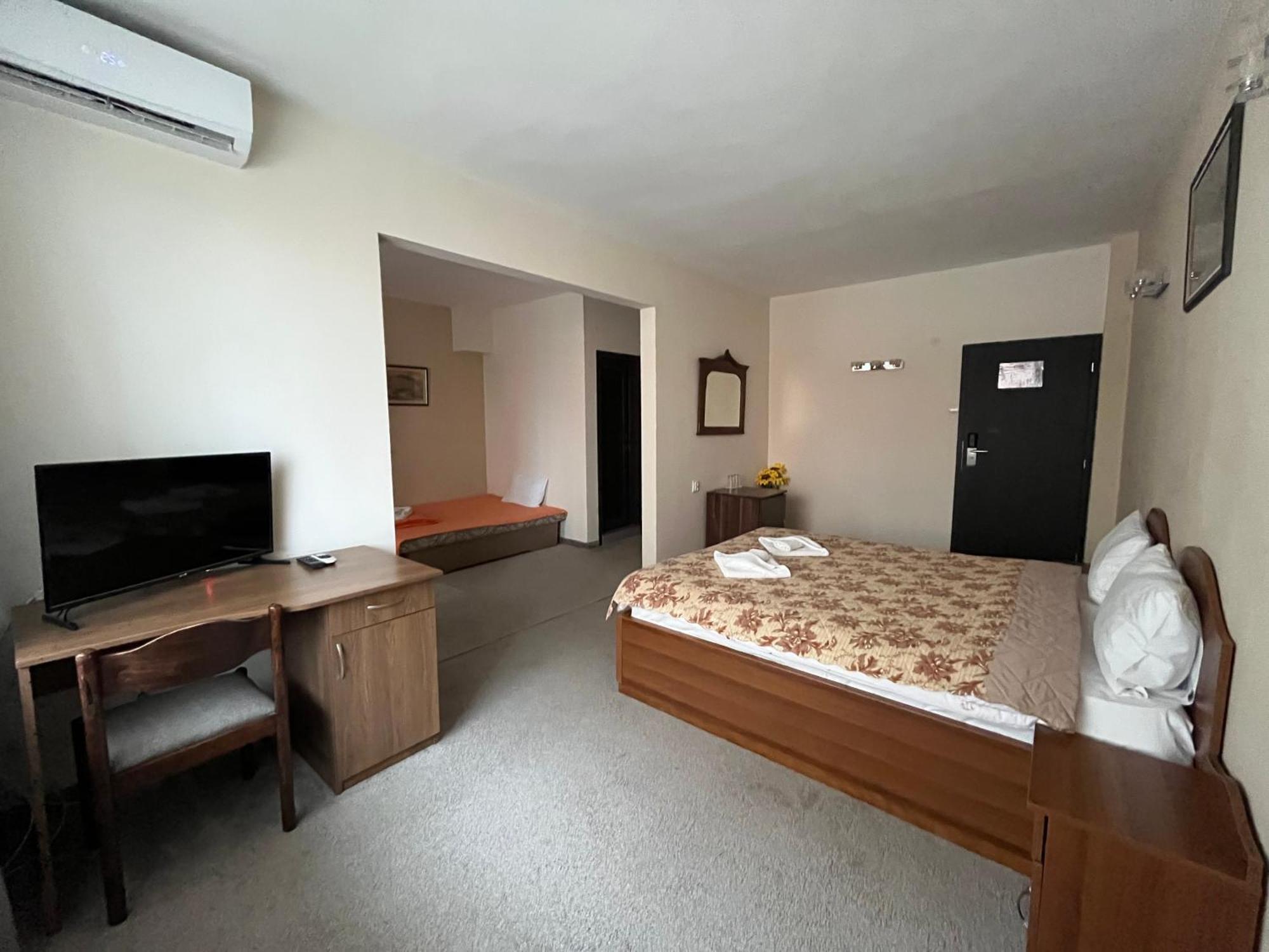 Park Hotel Ivailo Weliko Tarnowo Zimmer foto